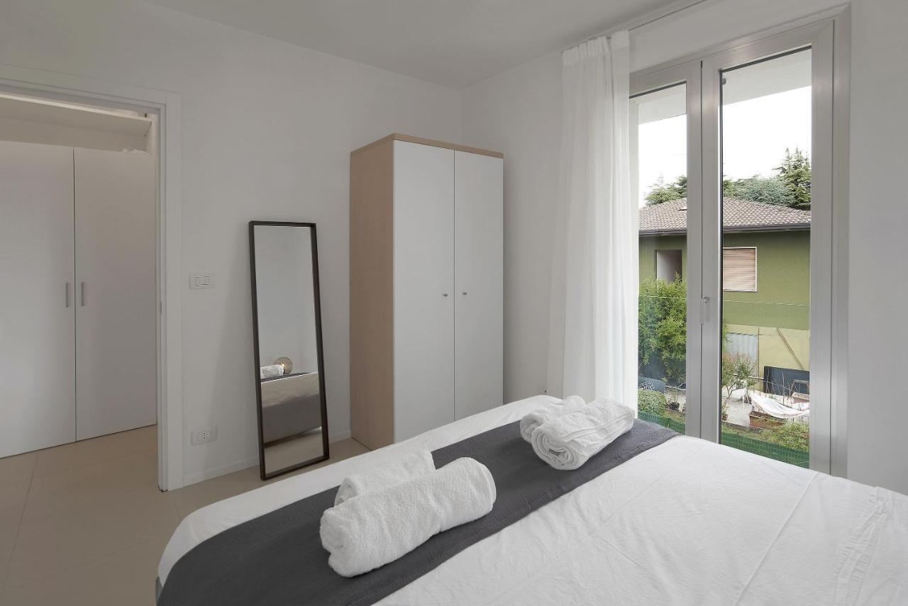 Baseventuno 4 Bilocale Apartment Sirmione Bagian luar foto