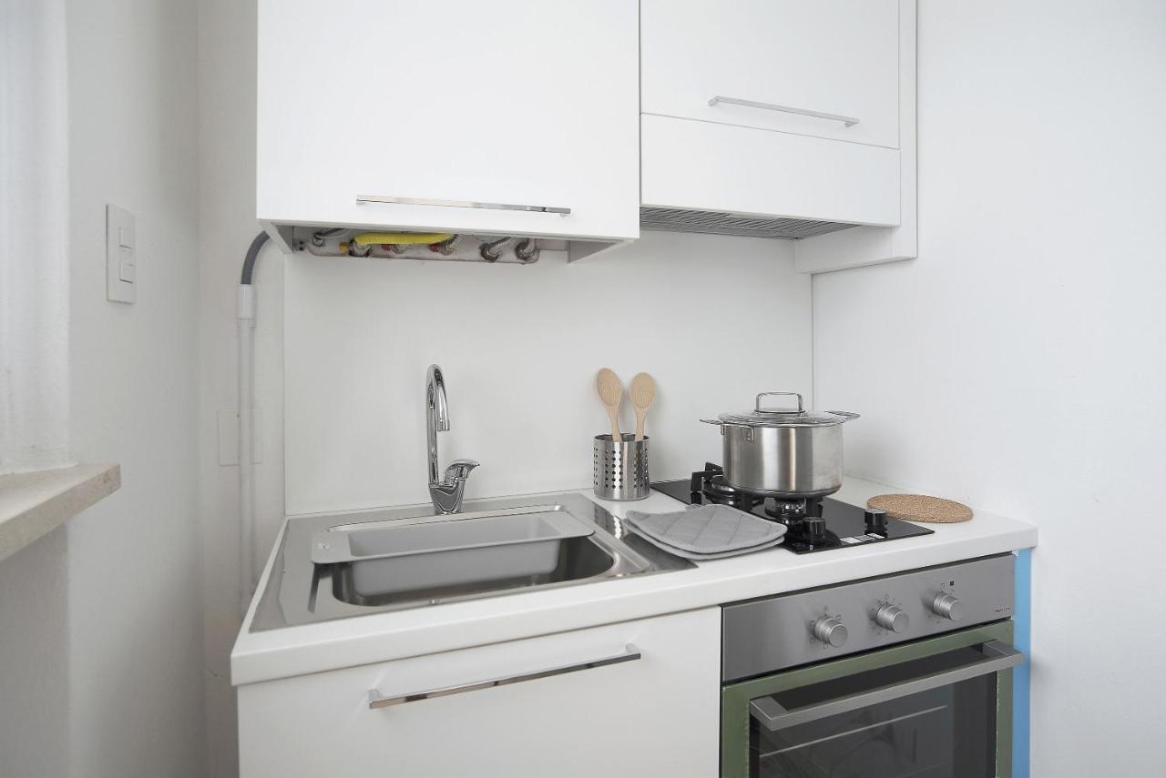 Baseventuno 4 Bilocale Apartment Sirmione Bagian luar foto