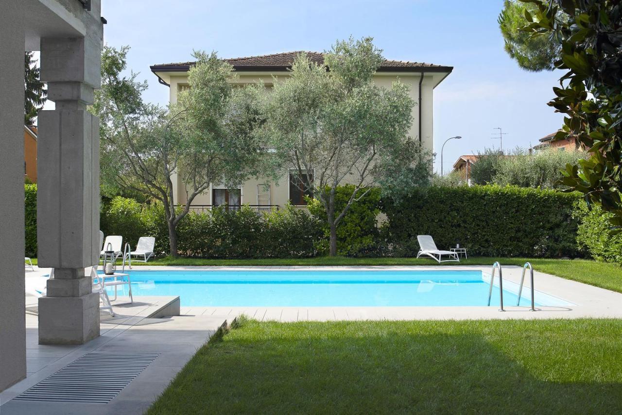 Baseventuno 4 Bilocale Apartment Sirmione Bagian luar foto