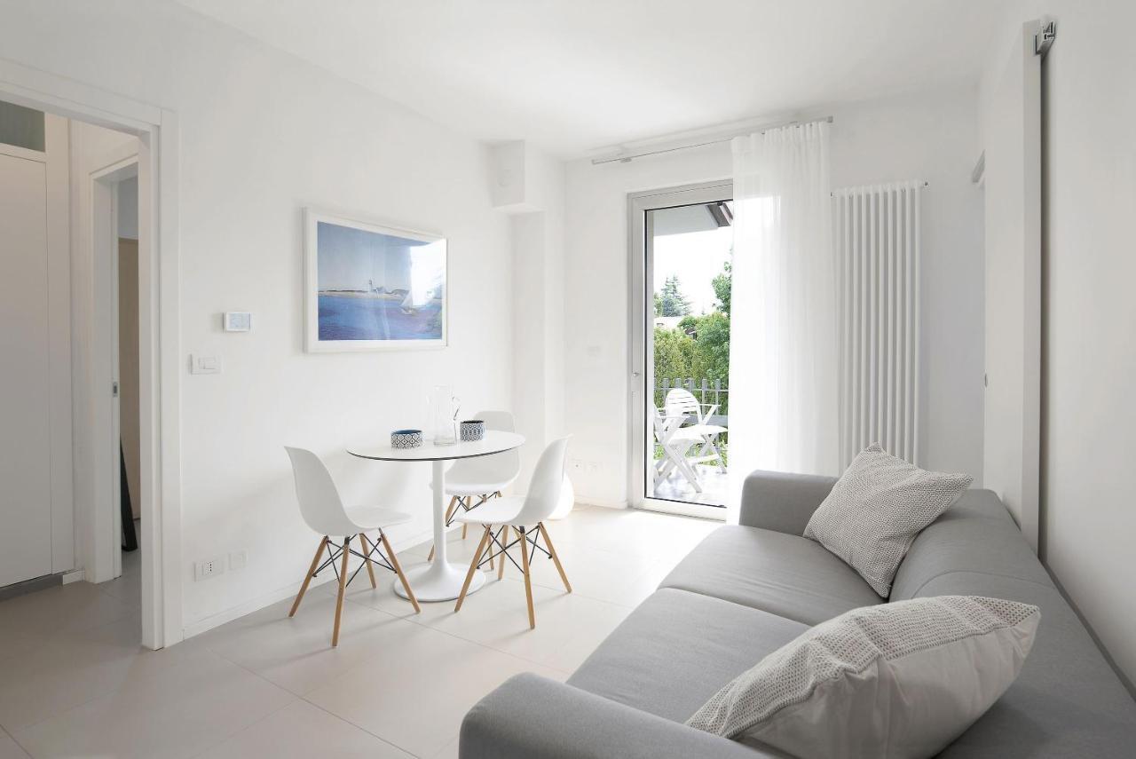 Baseventuno 4 Bilocale Apartment Sirmione Bagian luar foto